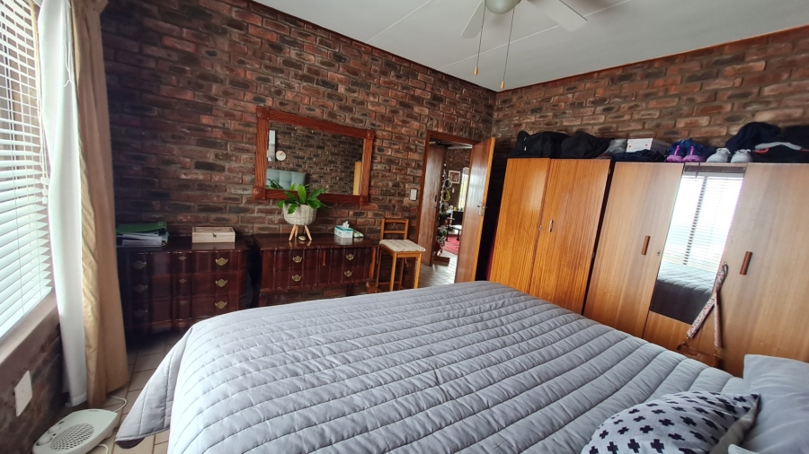 5 Bedroom Property for Sale in Dana Bay Western Cape
